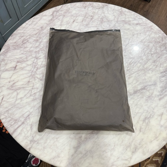 ESSENTIALS FEAR OF GOD BLACK SWEAT SHORT WITH CREAM TIE
NWT
IN BAG
LARGE - Picture 3 of 4